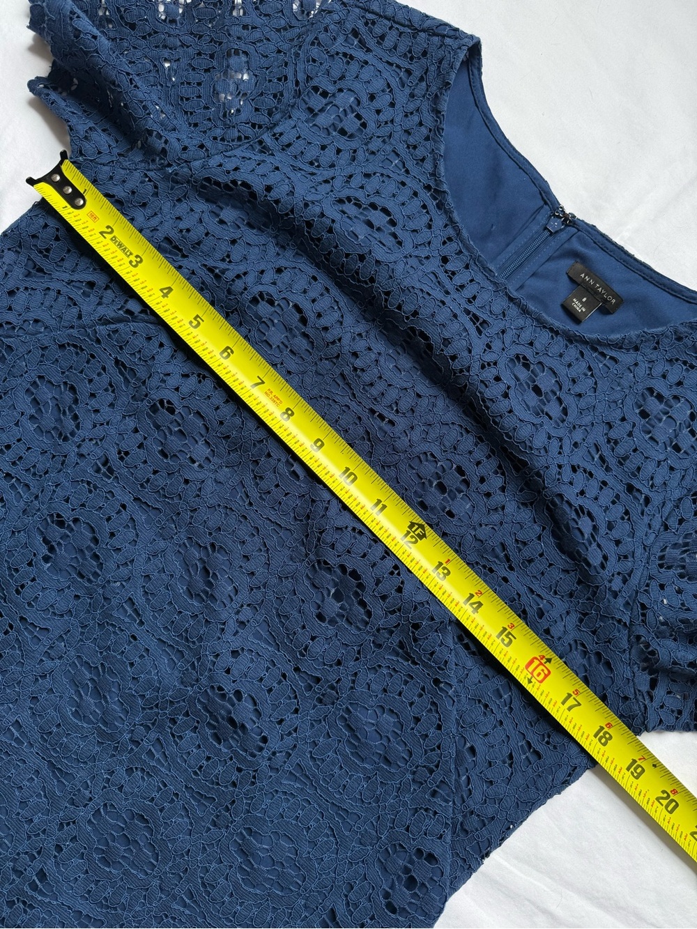 Ann Taylor Blue Lace Shift Dress Size 8 Short Sleeve Floral Crochet - Picture 4 of 7